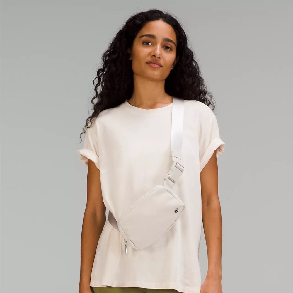 Everywhere Belt Bag in White Opal- Brand New - Picture 3 of 7